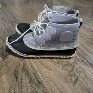 NWOT worn once Sorel Out and About boots